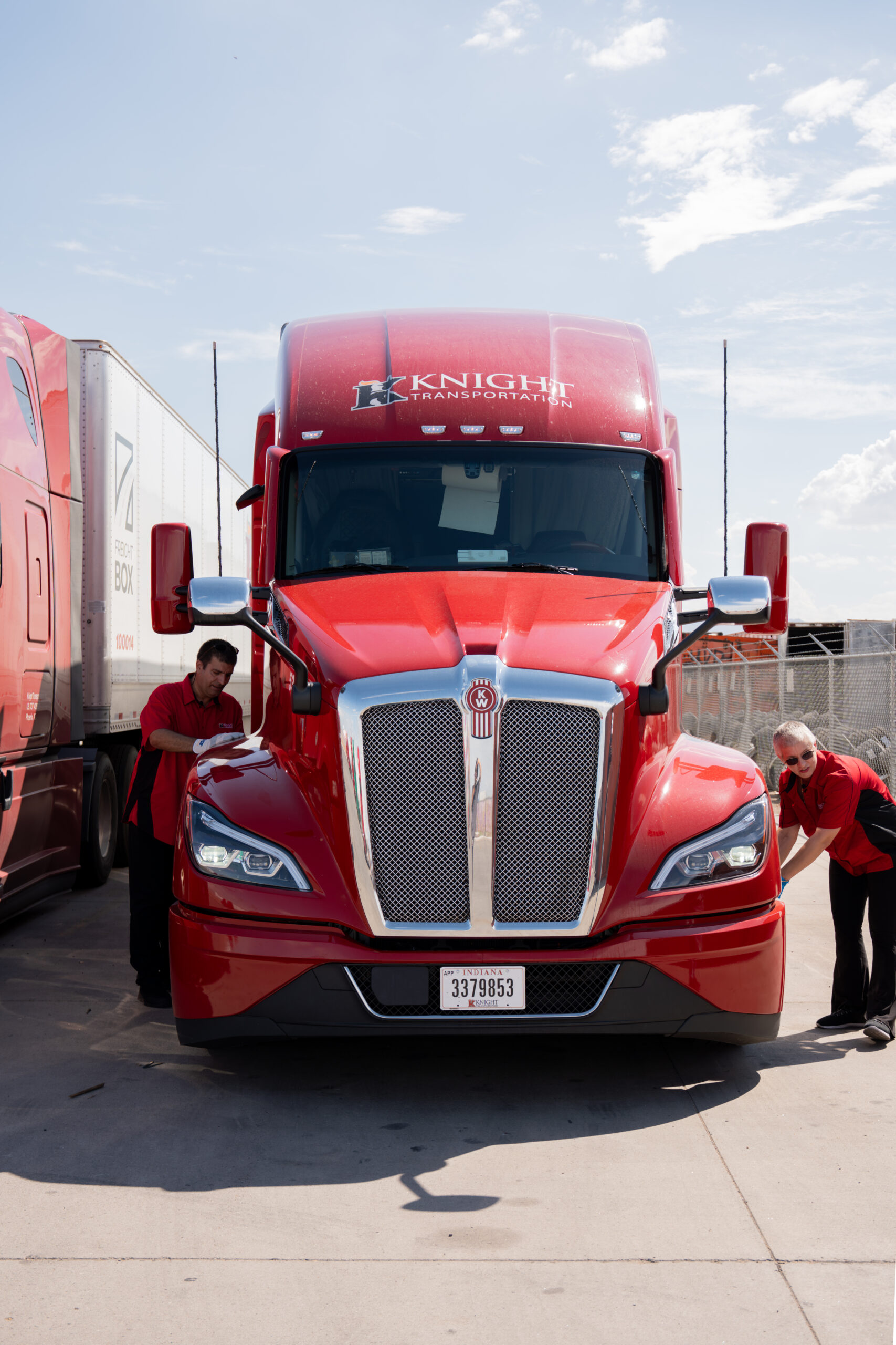 Team Driver Hitting the Road Together: Benefits of Husband and Wife Team Truck Driving