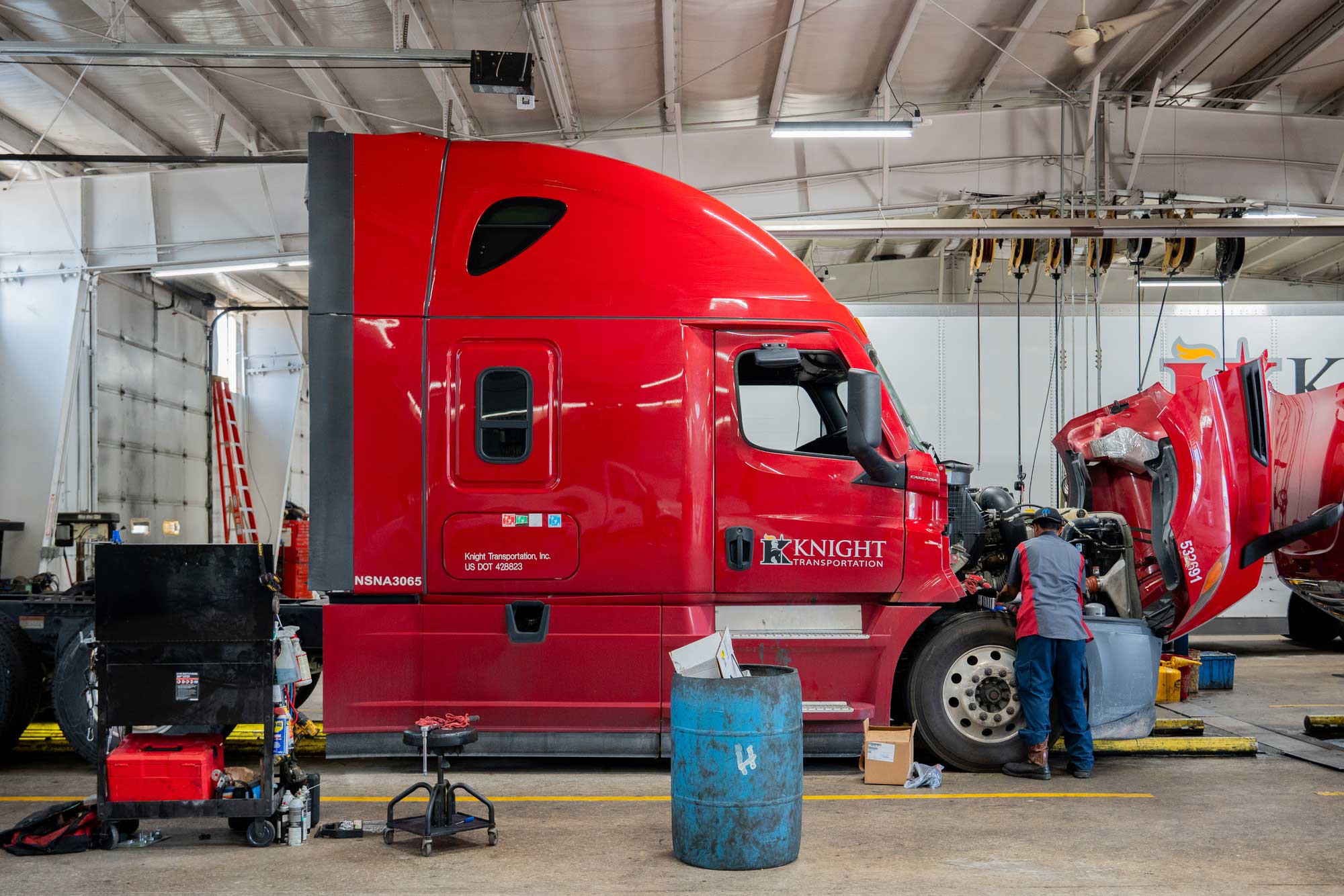 Knight Transportation Store Knight Transportation Trucking Terminal in Kansas City | Join Our Team!